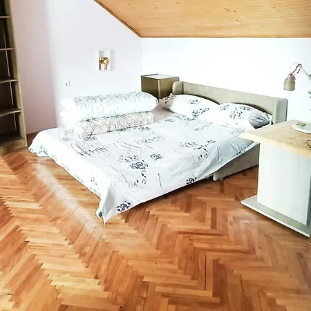 Cherry Garden House, * Apatin